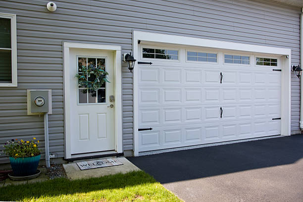 24/7 Emergency Garage Door Panel Replacement experts in Ridgebury, CT